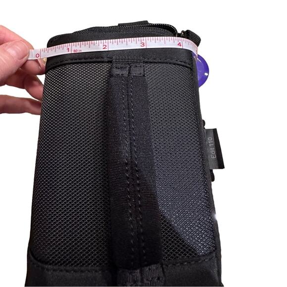 Lowepro Black Camera Bag 7 x 4 with Shoulder Strap - Picture 6 of 7